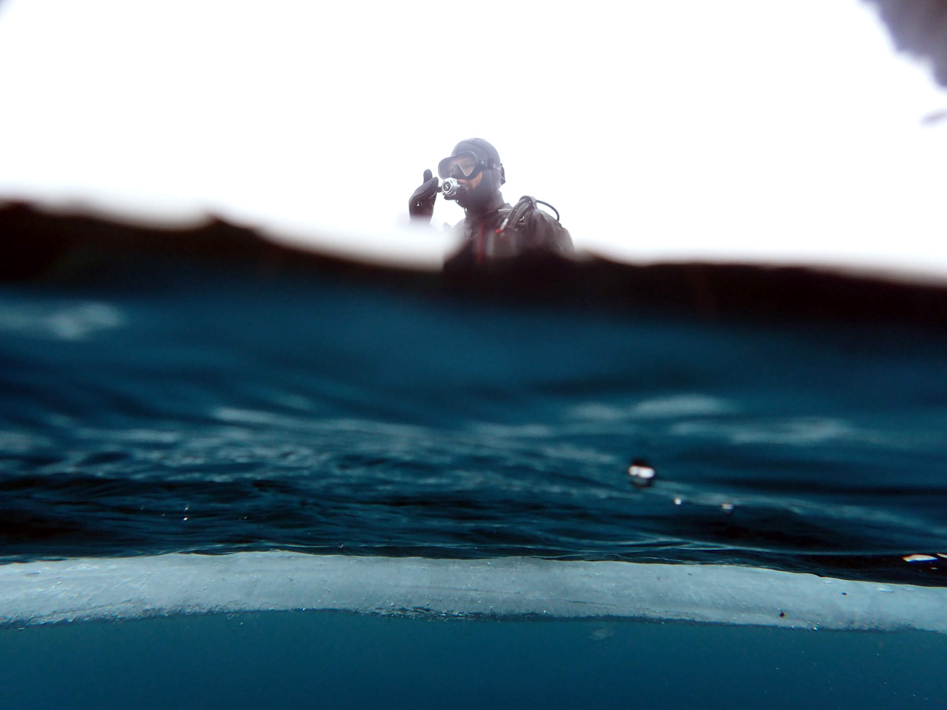 Round trip in Iceland: Diving works in winter too