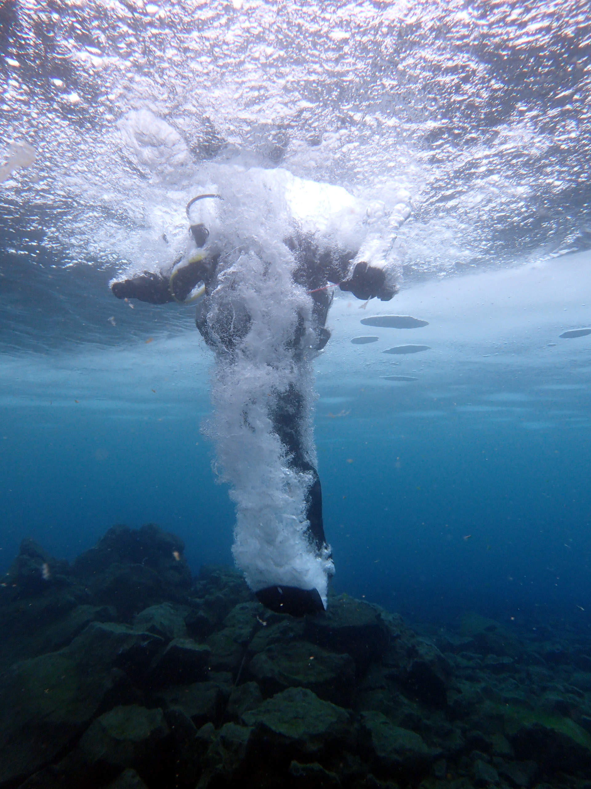 Diving in Davidsgjá in Iceland