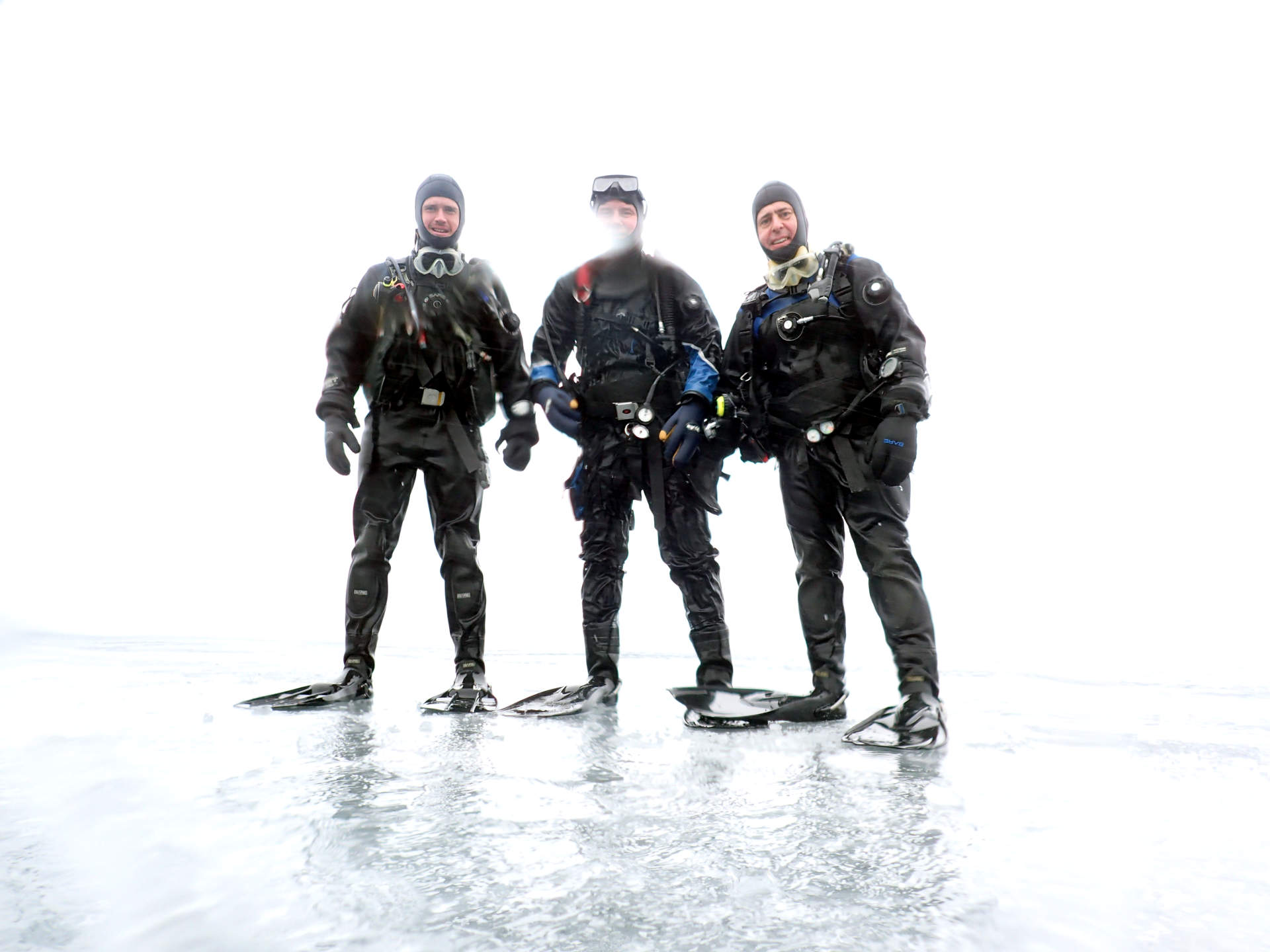 Diving in Davidsgjá in Iceland
