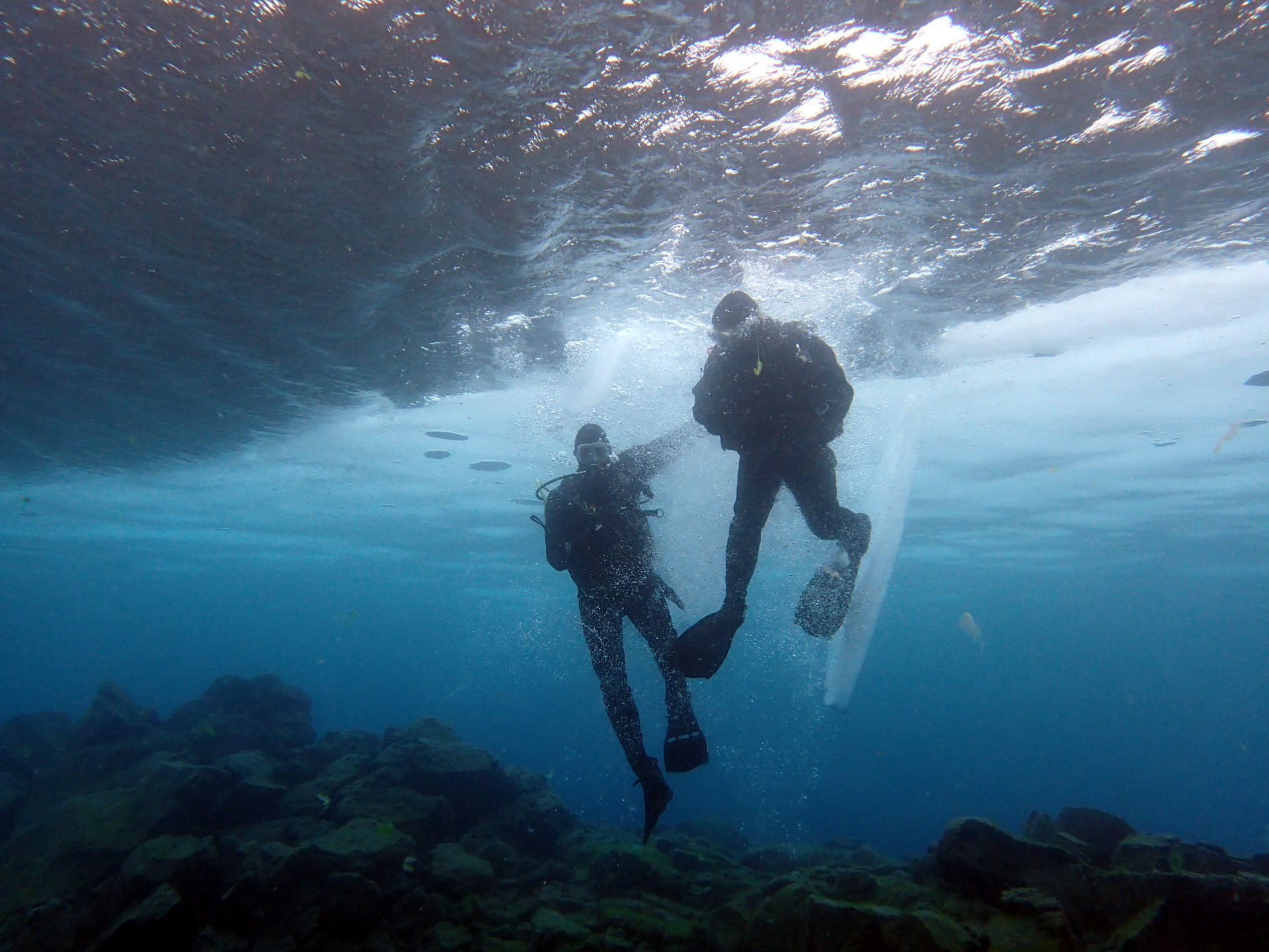 Diving in Davidsgjá in Iceland