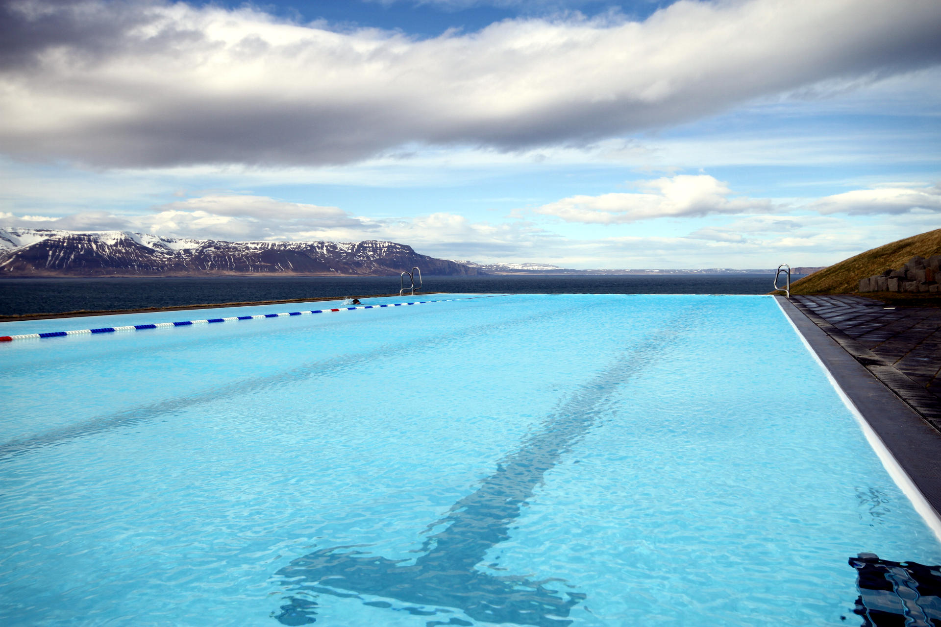 Perhaps the most beautiful swimming pool in Iceland: Sundlaugin á Hofsósi