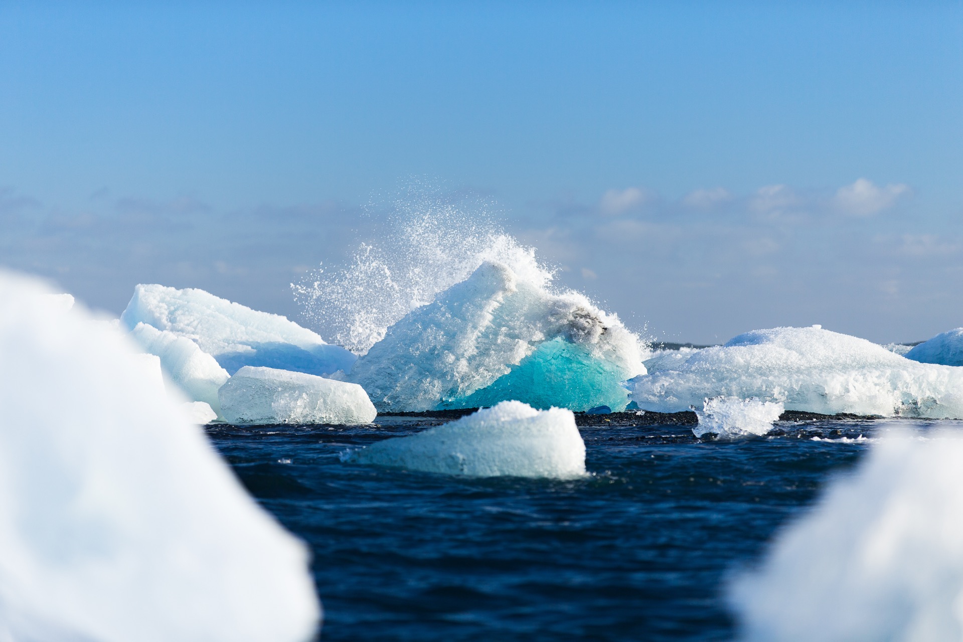 Popular tour in Iceland: the glacial lagoon Jökulsárlón