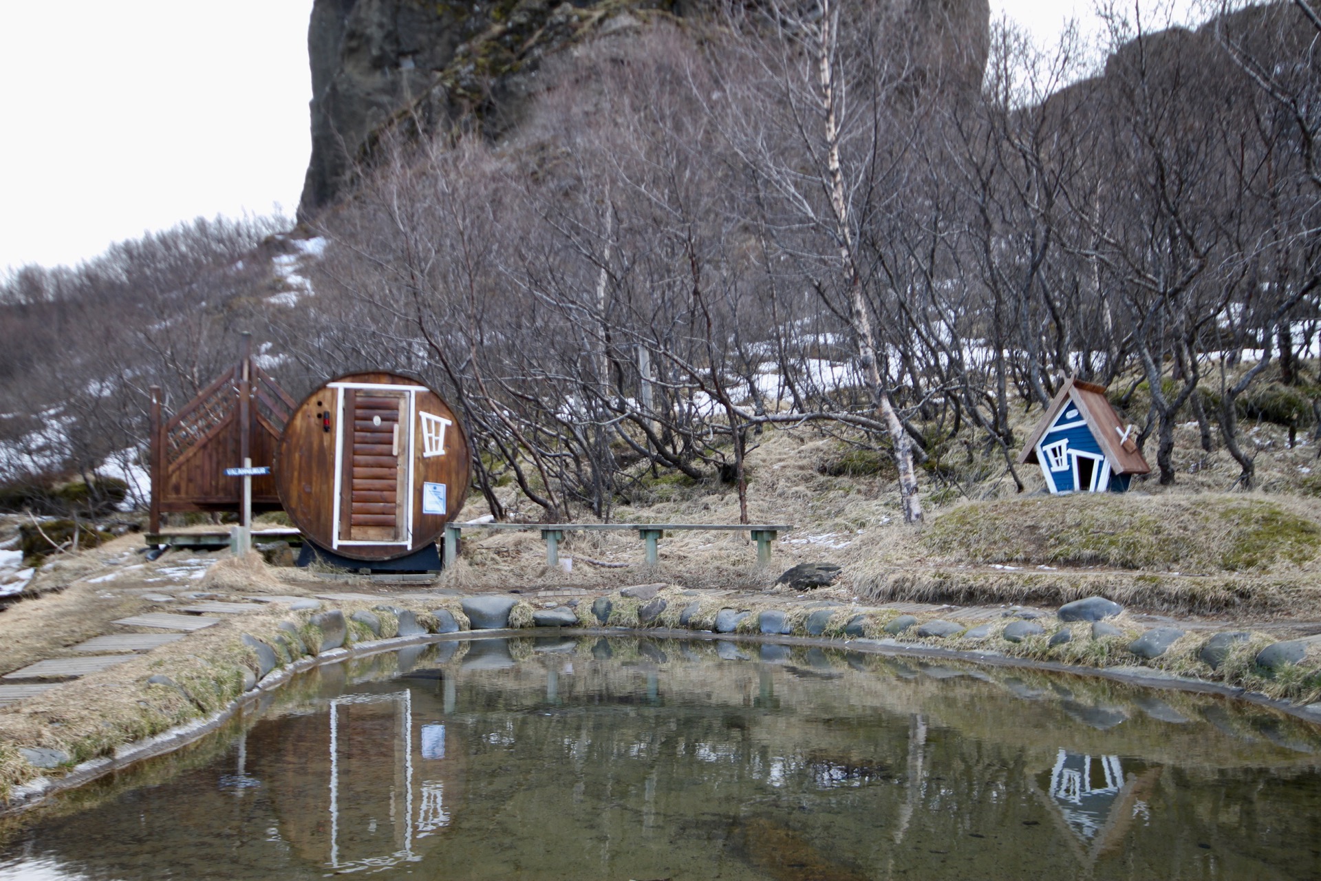Sauna and pool at the Volcano Huts in Þórsmörk